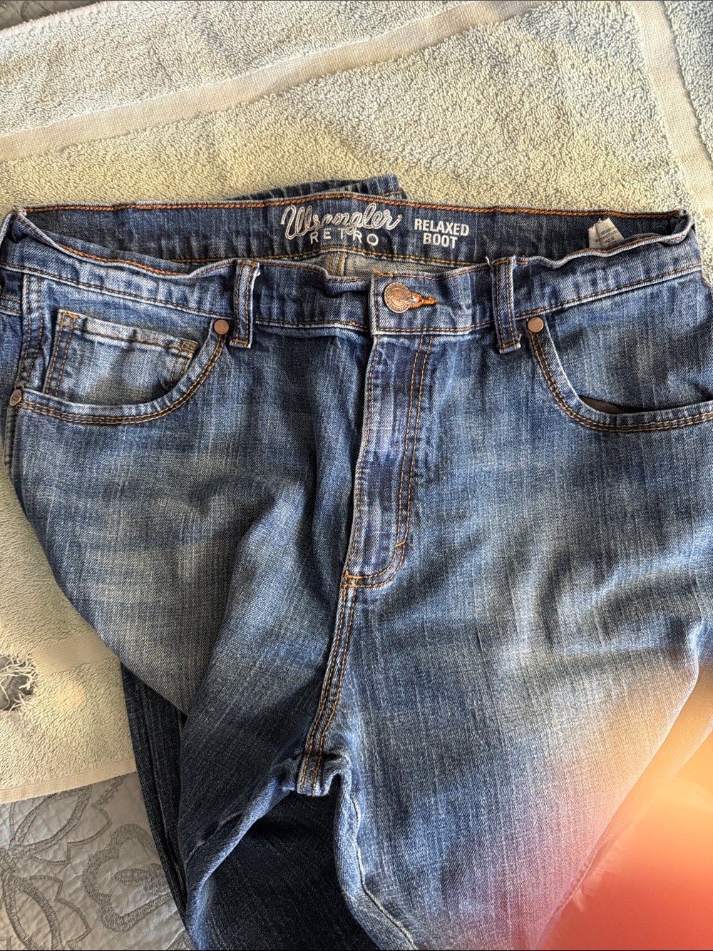 PREOWNED - Wrangler Retro Relaxed Boot Men’s Faded Blue Jeans36x34